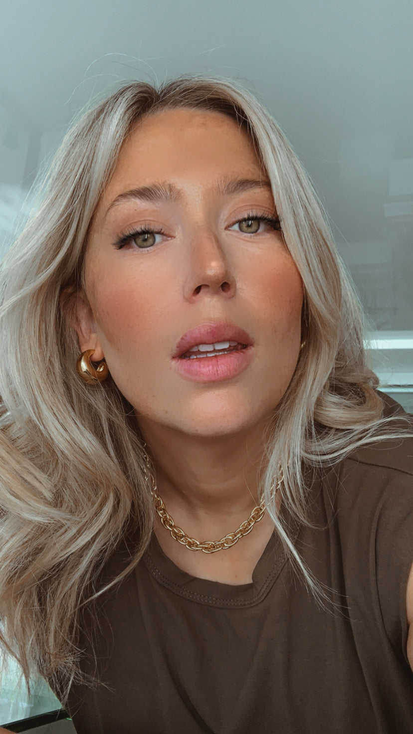 Addison Samples Addison Hoops in Gold - SAMPLE SALE – Melissa Lovy